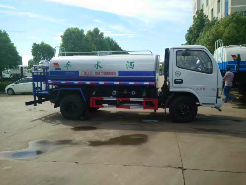 蚌埠市灑水車廠家直銷;蚌埠市灑水車價(jià)格報(bào)價(jià),程力集團(tuán)公司 蚌埠市灑水車廠家直銷;蚌埠市灑水車價(jià)格報(bào)價(jià),程力集團(tuán)公司