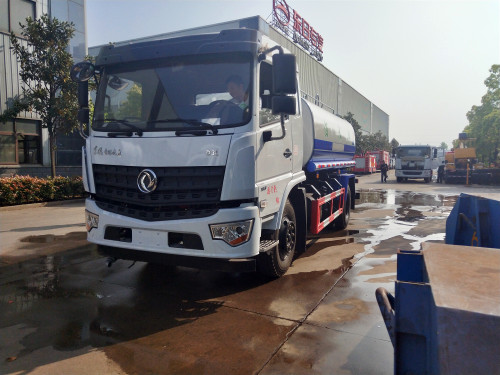 國六12方灑水車價格 東風(fēng)多利卡D9 15方灑水車 國六12方灑水車價格 東風(fēng)多利卡D9 15方灑水車