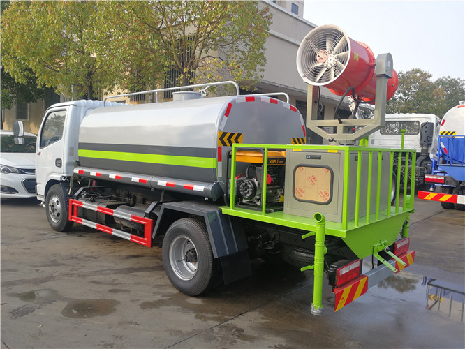 C照駕駛4.5方東風(fēng)多利卡/抑塵車(chē)價(jià)格/綠化灑水車(chē) C照駕駛4.5方東風(fēng)多利卡/抑塵車(chē)價(jià)格/綠化灑水車(chē)