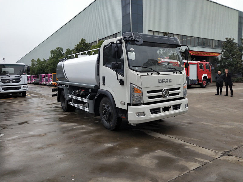 程力威牌CLW5091GSS6型灑水車-東風(fēng)灑水車-程力集團 程力威牌CLW5091GSS6型灑水車-東風(fēng)灑水車-程力集團