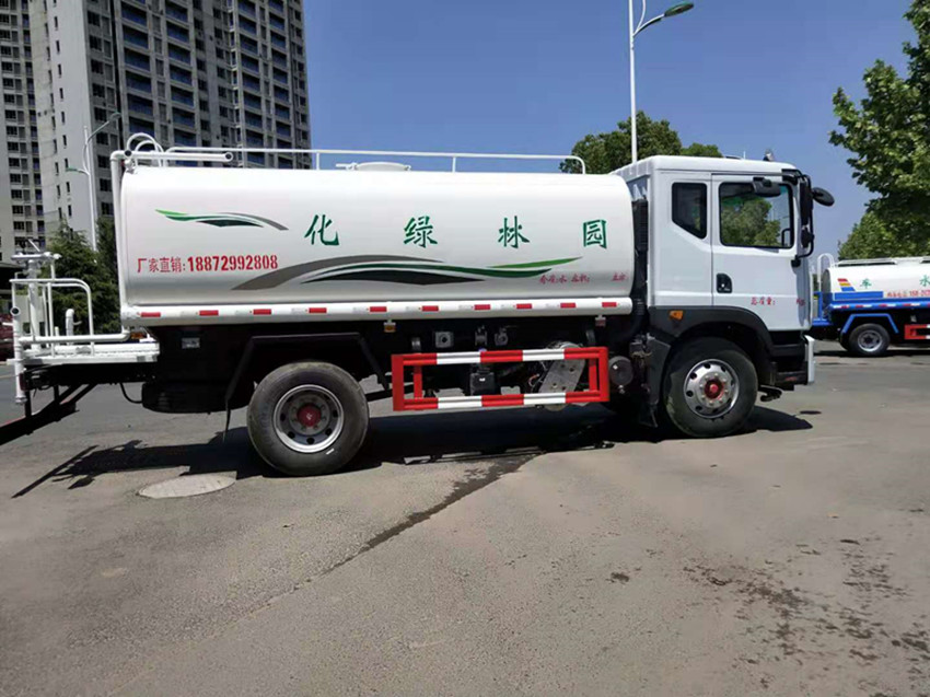 十二方灑水車 十二方灑水車
